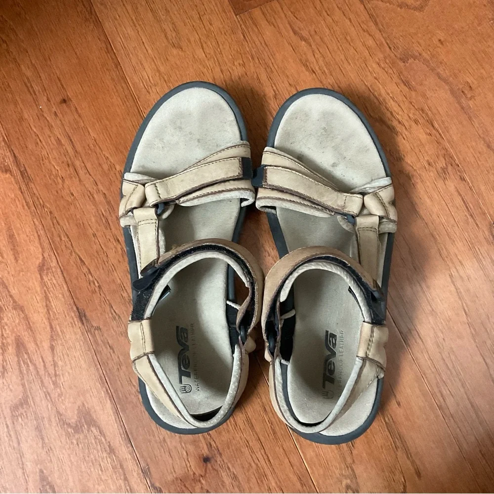 Teva Tan Waterproof Leather Adjustable Strap Sandals Size 9 Hiking Camping